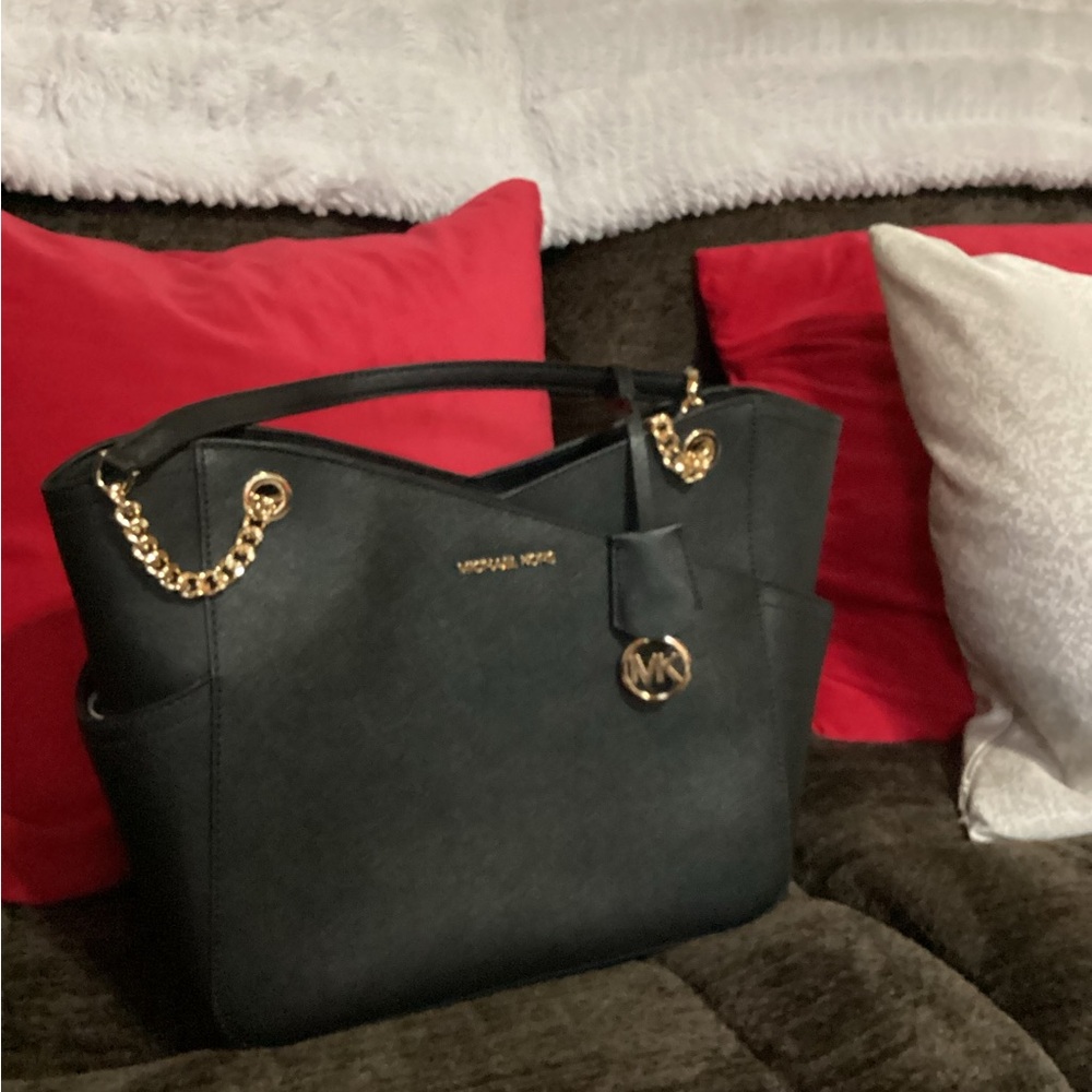 Michael Kors Black Shoulder Bag with Gold Chain - NWOT - Picture 2 of 13
